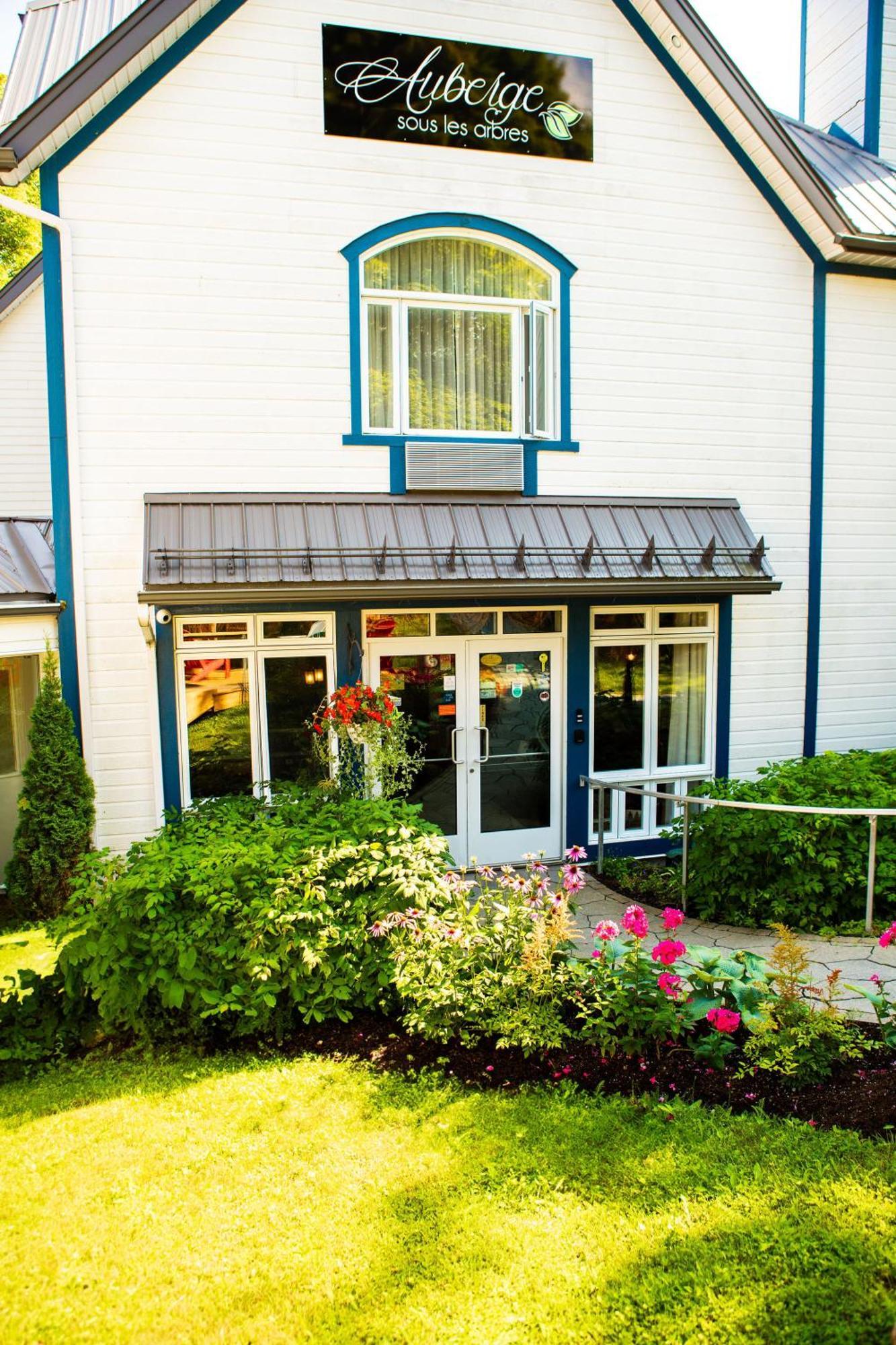 Auberge Sous Les Arbres Gaspe Ngoại thất bức ảnh